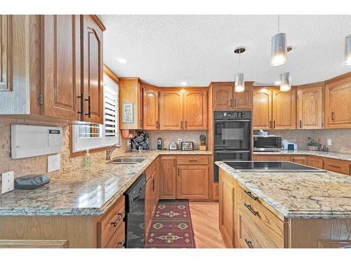 248 Canterbury Court Sw, Calgary, AB - Indoor Photo Showing Kitchen