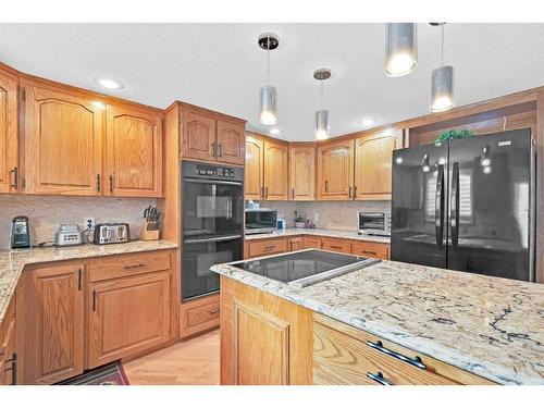 248 Canterbury Court Sw, Calgary, AB - Indoor Photo Showing Kitchen