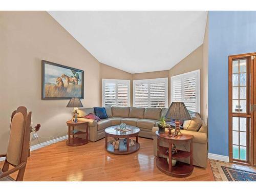 248 Canterbury Court Sw, Calgary, AB - Indoor Photo Showing Living Room