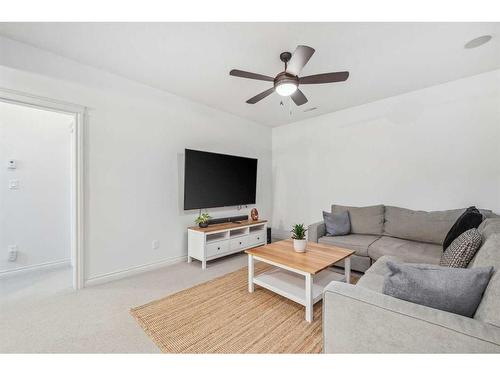 724 14A Street Se, Calgary, AB - Indoor Photo Showing Living Room