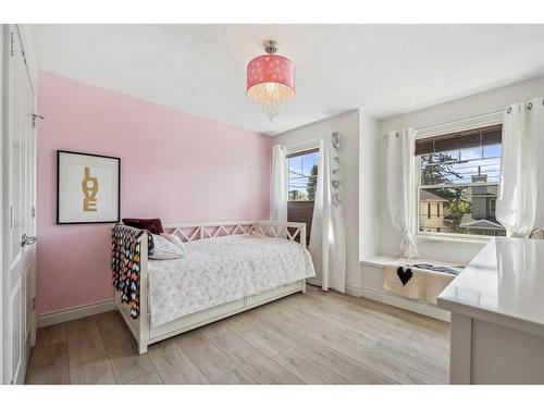 724 14A Street Se, Calgary, AB - Indoor Photo Showing Bedroom