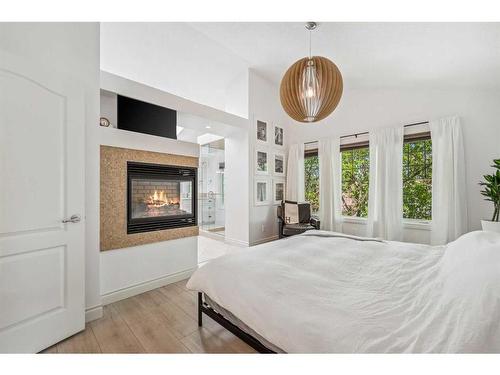 724 14A Street Se, Calgary, AB - Indoor Photo Showing Bedroom