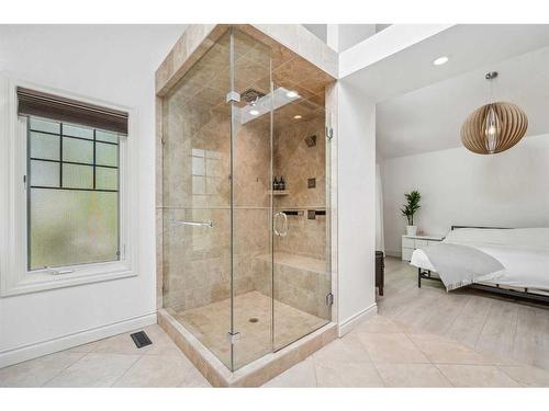 724 14A Street Se, Calgary, AB - Indoor Photo Showing Bathroom