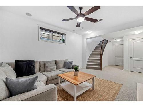 724 14A Street Se, Calgary, AB - Indoor Photo Showing Living Room