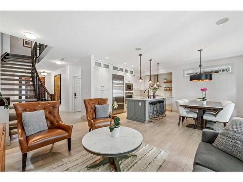 724 14A Street Se, Calgary, AB - Indoor Photo Showing Living Room