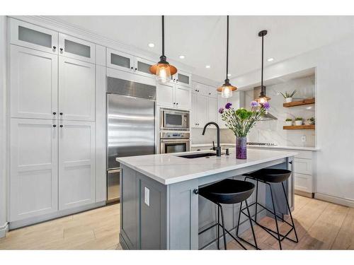 724 14A Street Se, Calgary, AB - Indoor Photo Showing Kitchen With Stainless Steel Kitchen With Upgraded Kitchen