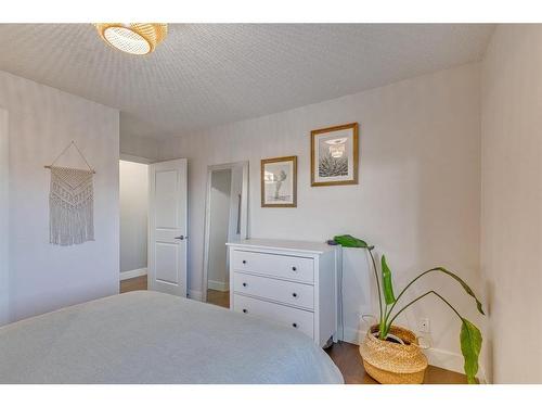 404-3704 15A Street Sw, Calgary, AB - Indoor Photo Showing Bedroom