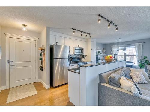 404-3704 15A Street Sw, Calgary, AB - Indoor Photo Showing Kitchen With Stainless Steel Kitchen