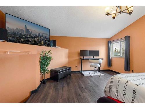 116 Country Hills Way Nw, Calgary, AB - Indoor Photo Showing Bedroom