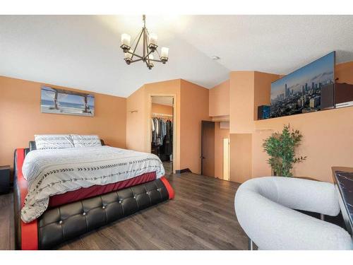 116 Country Hills Way Nw, Calgary, AB - Indoor Photo Showing Bedroom