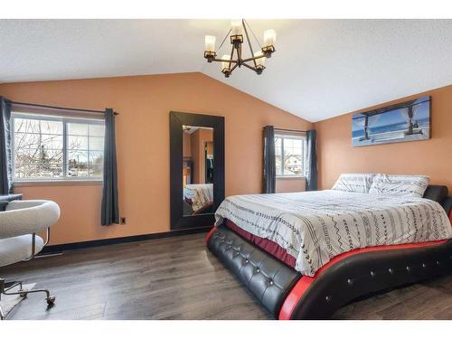 116 Country Hills Way Nw, Calgary, AB - Indoor Photo Showing Bedroom