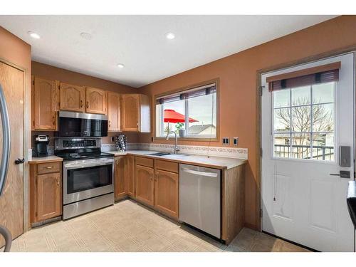 116 Country Hills Way Nw, Calgary, AB - Indoor Photo Showing Kitchen