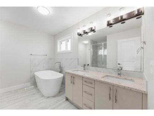 494 Clydesdale Way, Cochrane, AB - Indoor Photo Showing Bathroom