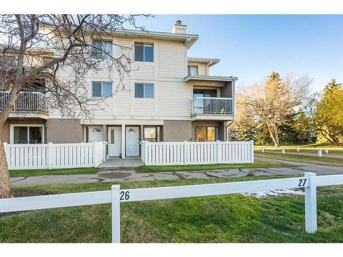 34-3015 51 Street Sw, Calgary, AB - Outdoor