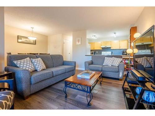 34-3015 51 Street Sw, Calgary, AB - Indoor Photo Showing Living Room