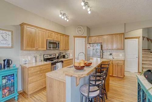 83 Sunset Circle, Cochrane, AB - Indoor Photo Showing Kitchen