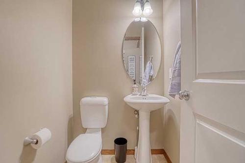 83 Sunset Circle, Cochrane, AB - Indoor Photo Showing Bathroom