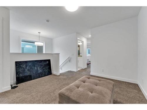 220 Herron Mews Ne, Calgary, AB - Indoor