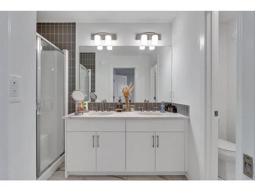 220 Herron Mews Ne, Calgary, AB - Indoor Photo Showing Bathroom