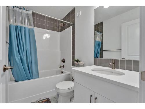 220 Herron Mews Ne, Calgary, AB - Indoor Photo Showing Bathroom