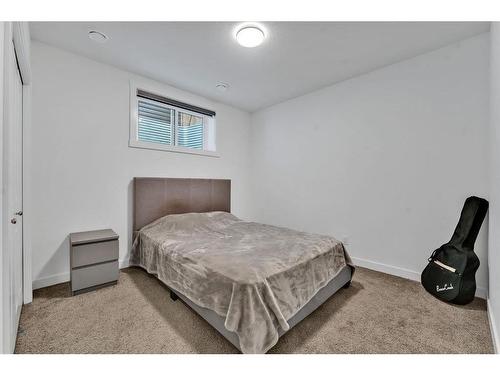 220 Herron Mews Ne, Calgary, AB - Indoor Photo Showing Bedroom