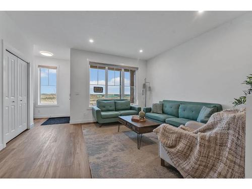 220 Herron Mews Ne, Calgary, AB - Indoor Photo Showing Living Room