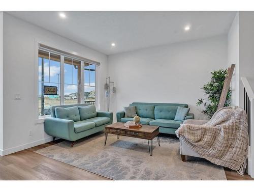 220 Herron Mews Ne, Calgary, AB - Indoor Photo Showing Living Room