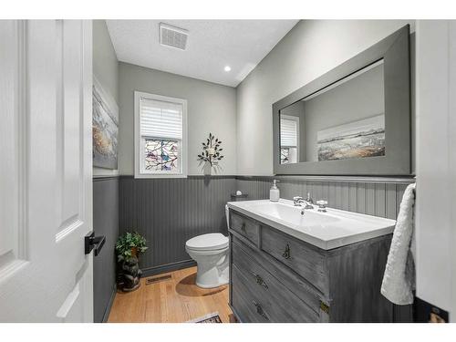 306 Douglas Park Boulevard Se, Calgary, AB - Indoor Photo Showing Bathroom