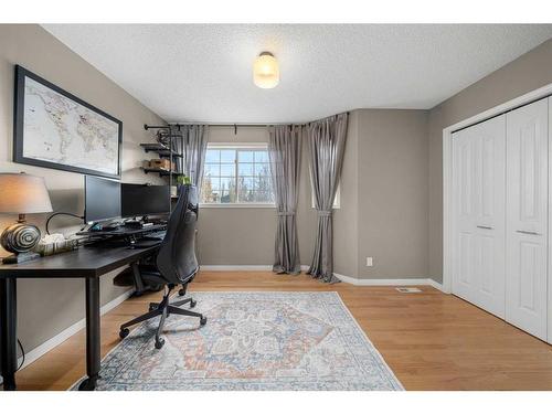 306 Douglas Park Boulevard Se, Calgary, AB - Indoor Photo Showing Office