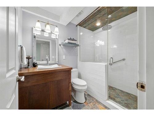 306 Douglas Park Boulevard Se, Calgary, AB - Indoor Photo Showing Bathroom