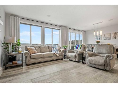 199 Lucas Terrace Nw, Calgary, AB - Indoor Photo Showing Living Room