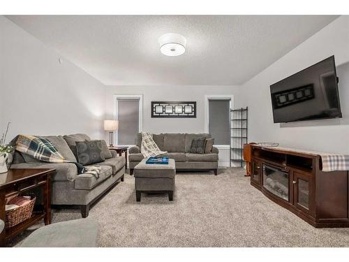 199 Lucas Terrace Nw, Calgary, AB - Indoor Photo Showing Living Room