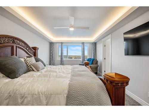 199 Lucas Terrace Nw, Calgary, AB - Indoor Photo Showing Bedroom