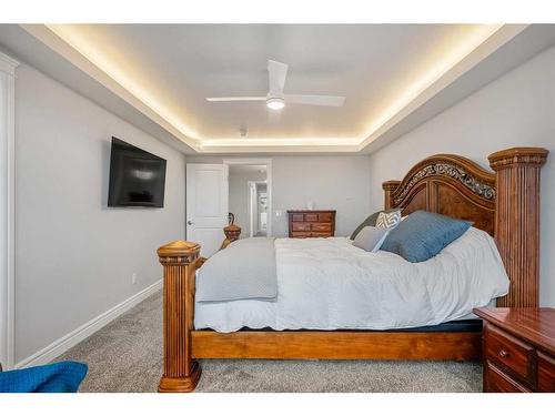 199 Lucas Terrace Nw, Calgary, AB - Indoor Photo Showing Bedroom