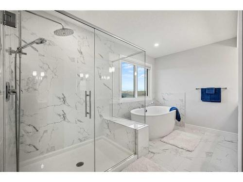 199 Lucas Terrace Nw, Calgary, AB - Indoor Photo Showing Bathroom