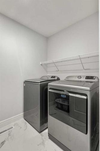 199 Lucas Terrace Nw, Calgary, AB - Indoor Photo Showing Laundry Room