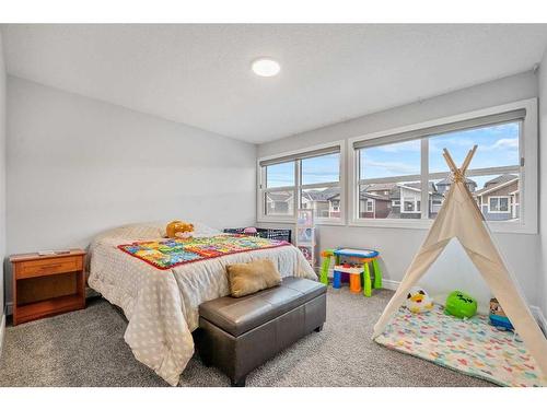 199 Lucas Terrace Nw, Calgary, AB - Indoor Photo Showing Bedroom