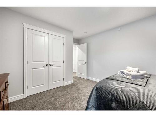 199 Lucas Terrace Nw, Calgary, AB - Indoor Photo Showing Bedroom