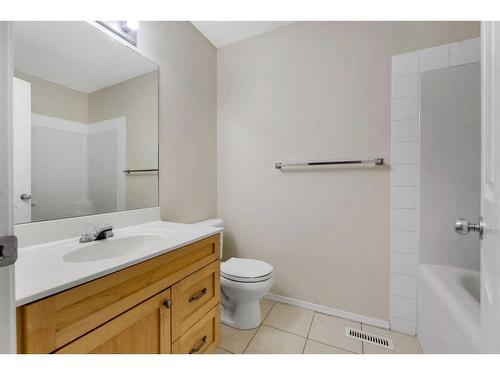 143 Brightondale Crescent Se, Calgary, AB - Indoor Photo Showing Bathroom