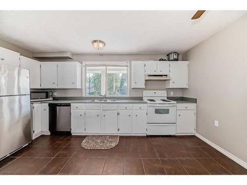 6428 Silver Springs Way Nw, Calgary, AB - Indoor Photo Showing Kitchen With Double Sink