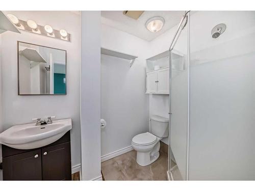 6428 Silver Springs Way Nw, Calgary, AB - Indoor Photo Showing Bathroom