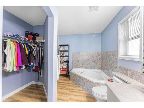 151 Somerglen Common Sw, Calgary, AB - Indoor Photo Showing Bathroom