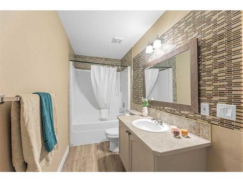 151 Somerglen Common Sw, Calgary, AB - Indoor Photo Showing Bathroom