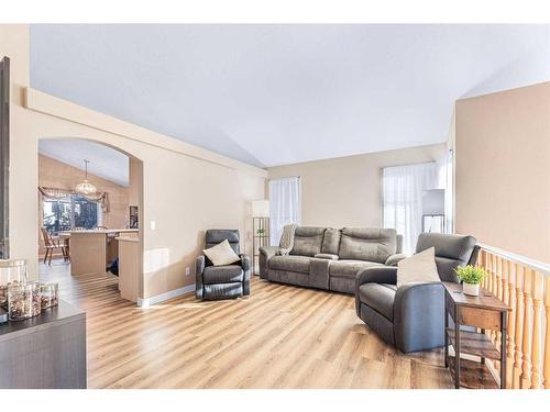 151 Somerglen Common Sw, Calgary, AB - Indoor Photo Showing Living Room