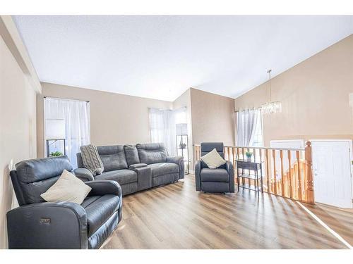 151 Somerglen Common Sw, Calgary, AB - Indoor Photo Showing Living Room