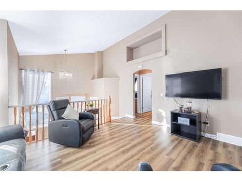 151 Somerglen Common Sw, Calgary, AB - Indoor Photo Showing Living Room