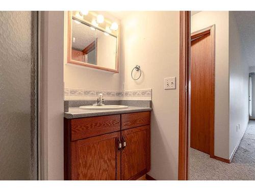 211-7239 Sierra Morena Boulevard Sw, Calgary, AB - Indoor Photo Showing Bathroom