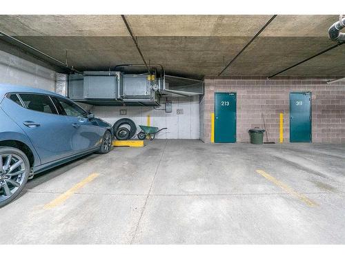 211-7239 Sierra Morena Boulevard Sw, Calgary, AB - Indoor Photo Showing Garage