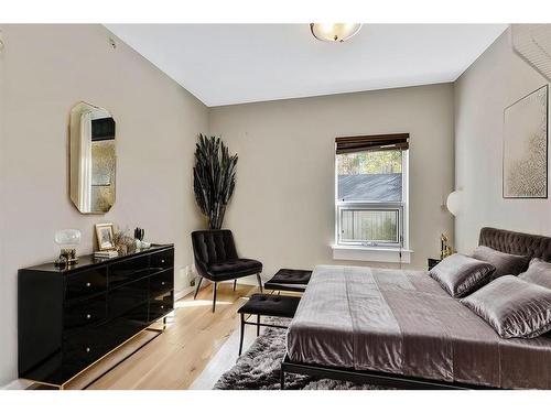 203-108 15 Avenue Se, Calgary, AB - Indoor Photo Showing Bedroom