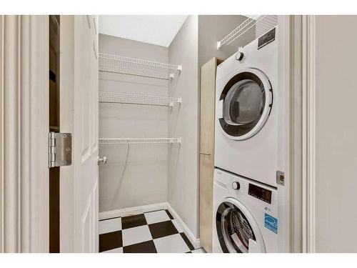 203-108 15 Avenue Se, Calgary, AB - Indoor Photo Showing Laundry Room